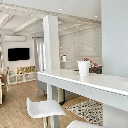 Old Town Modern Flat, 4 Minutes From - Eaw Homes Διαμέρισμα Μαρμπέλλα
