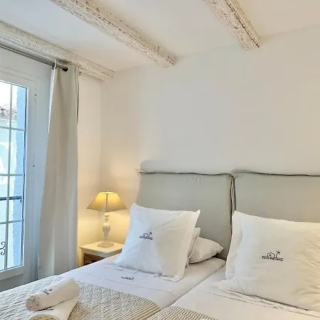 Old Town Modern Flat, 4 Minutes From - Eaw Homes * Marbellac