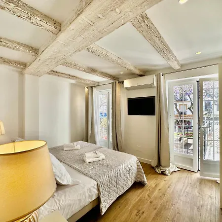 Old Town Modern Flat, 4 Minutes From - Eaw Homes * Marbellac