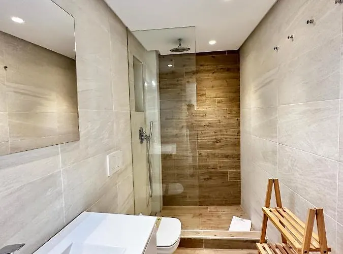 Old Town Modern Flat, 4 Minutes From - Eaw Homes *