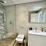 Apartment Old Town Modern Flat, 4 Minutes From - Eaw Homes
