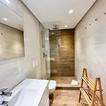 Old Town Modern Flat, 4 Minutes From - Eaw Homes *