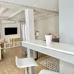Old Town Modern Flat, 4 Minutes From - Eaw Homes Apartment Marbella
