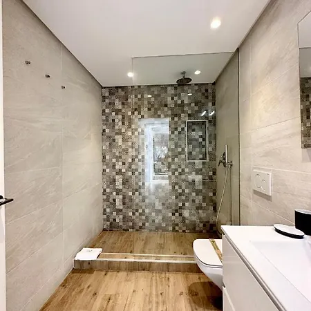 Old Town Modern Flat, 4 Minutes From - Eaw Homes *