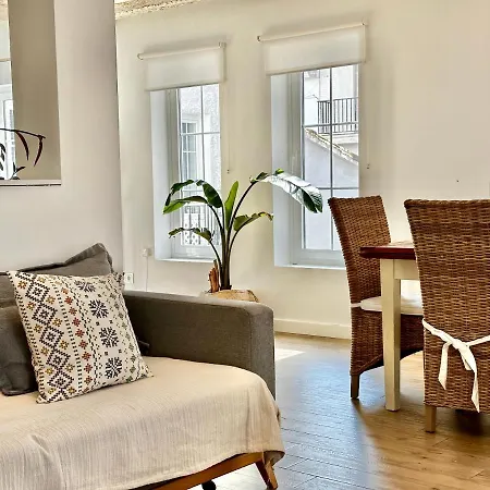 Daire Old Town Modern Flat, 4 Minutes From - Eaw Homes Marbella