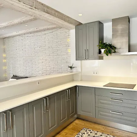 Old Town Modern Flat, 4 Minutes From - Eaw Homes *