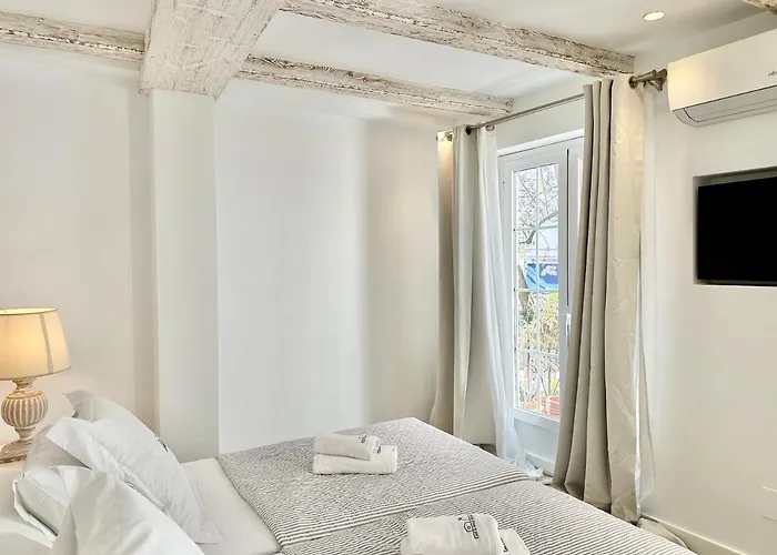 아파트 Old Town Modern Flat, 4 Minutes From - Eaw Homes