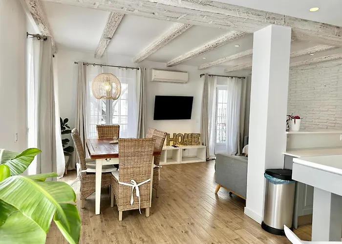 Old Town Modern Flat, 4 Minutes From - Eaw Homes