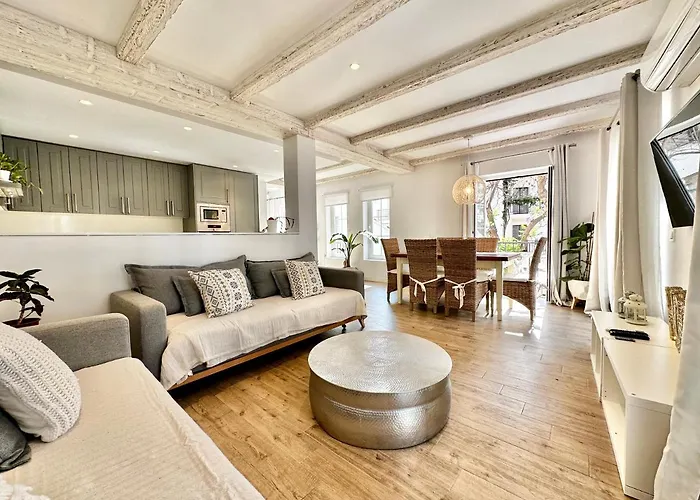 Apartment Old Town Modern Flat, 4 Minutes From - Eaw Homes *