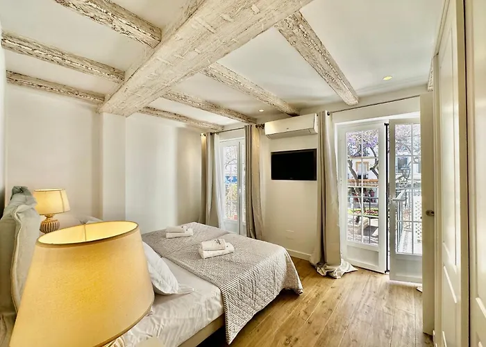 Old Town Modern Flat, 4 Minutes From - Eaw Homes * 마르베야