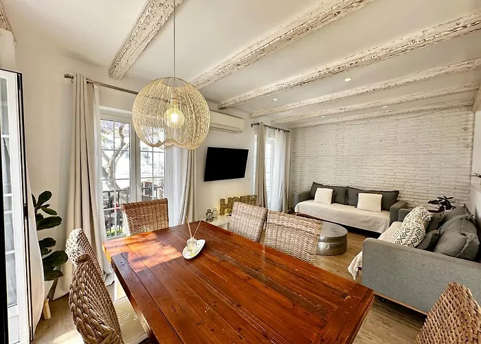 Old Town Modern Flat, 4 Minutes From - Eaw Homes 아파트 *