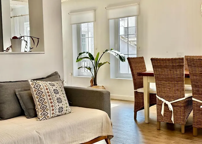 아파트 Old Town Modern Flat, 4 Minutes From - Eaw Homes 마르베야