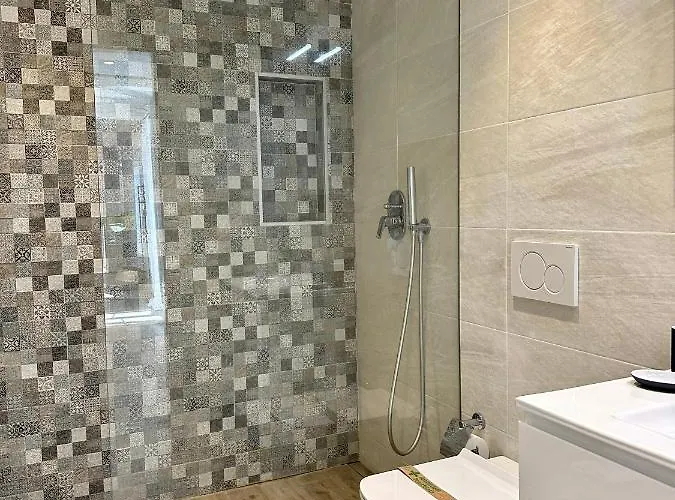 Old Town Modern Flat, 4 Minutes From - Eaw Homes 아파트 *