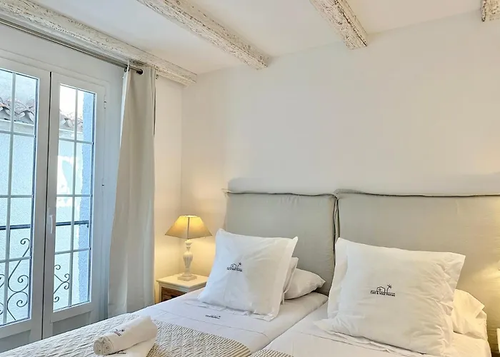 Old Town Modern Flat, 4 Minutes From - Eaw Homes * Marbella