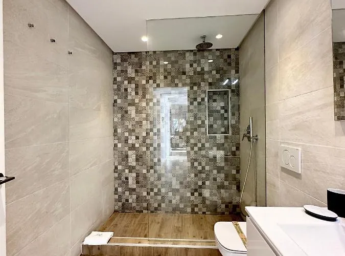 Old Town Modern Flat, 4 Minutes From - Eaw Homes *