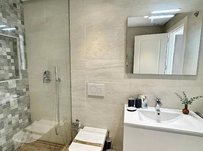 아파트 Old Town Modern Flat, 4 Minutes From - Eaw Homes